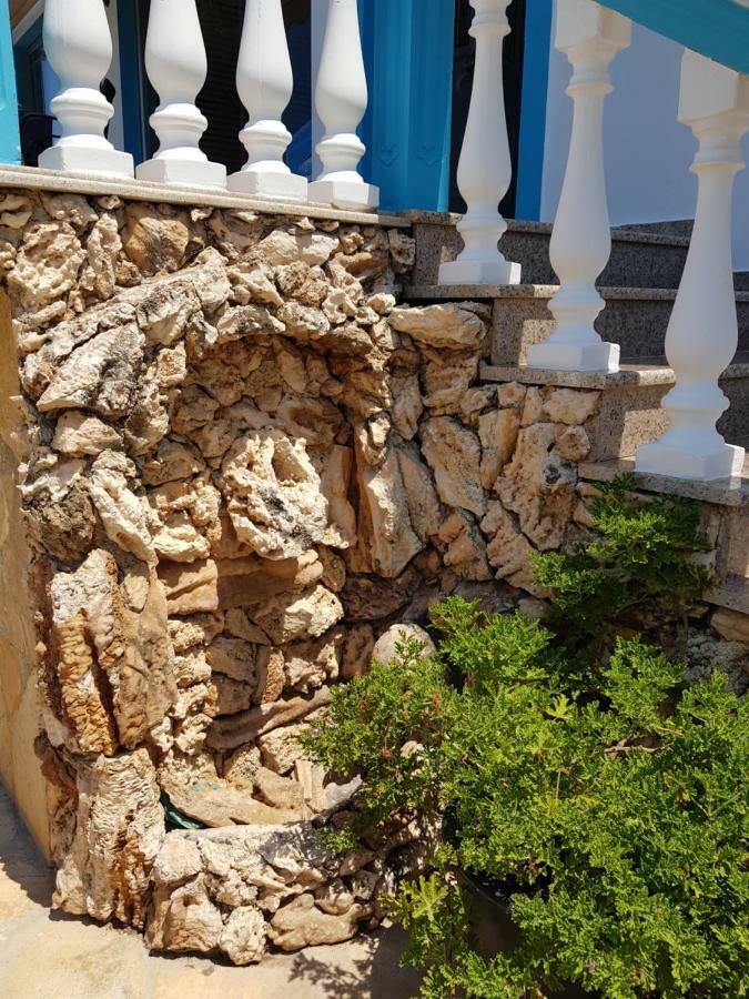 Esmeralda Hotel & Restaurant クサミル エクステリア 写真
